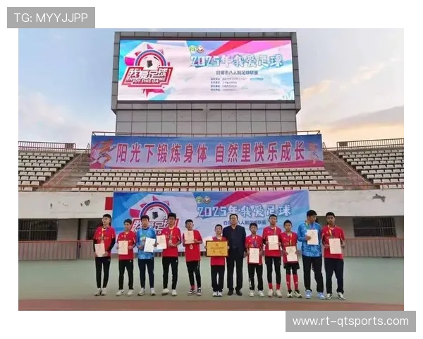 U15男子学校阳光组杜甫中学主场夺冠,队员称团队作战是关键 U15男子学校阳光组杜甫中学主场夺冠,队员称团队作战是关键