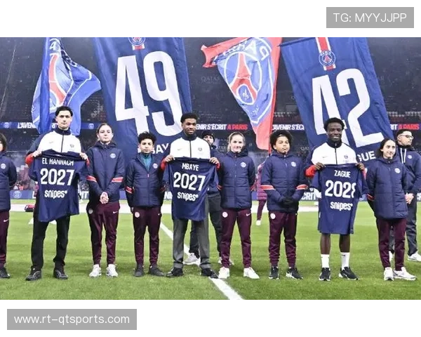 巴黎圣日耳曼青年队亮相,姆巴耶兄弟同场竞技 巴黎圣日耳曼青年队亮相,姆巴耶兄弟同场竞技